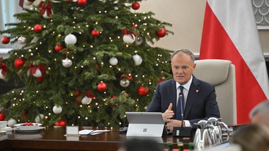 donald tusk składa życzenia europie. "bądźcie jak polska - odważni i b