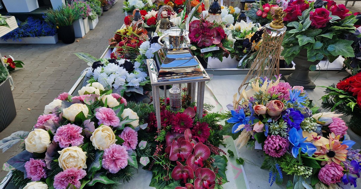 Za taki stroik grozi nawet 500 zł mandatu! Uważaj, co stawiasz na grobie 1 listopada