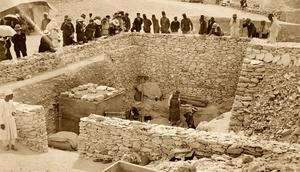 Outside the tomb of Tutankhamun during the 1922 excavation in the Valley of the Kings in Egypt [Getty]