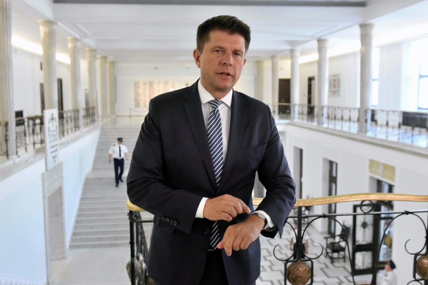 Korwin – Petru 11 do 0. Pierwszy bez partii – dostał 11 mln, drugi ma partię – nie ma nic