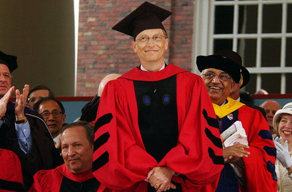 Bill Gates wyjaśnił, dlaczego nie żałuje rzucenia Harvardu, choć "uwielbia być studentem"