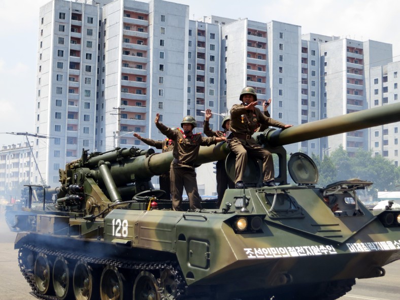 Korea Płn. dostarcza Rosji groźne 170 mm armaty m1989 Koksan.