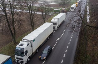 Kolejna śmierć na granicy ukraińsko-polskiej. Nie żyje kierowca ciężarówki oczekujący w kolejce