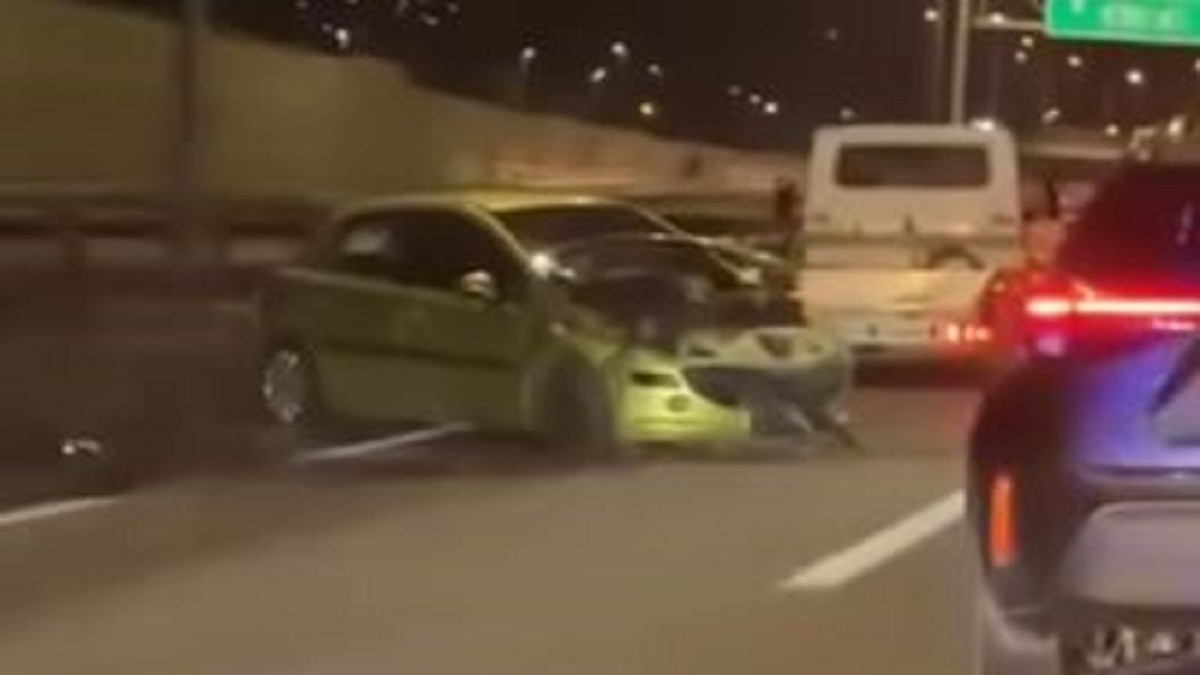 (VIDEO) VOZILO SKROZ UNIŠTENO Teška saobraćajna nesreća kod Vrčina: Policija na licu mesta Kép