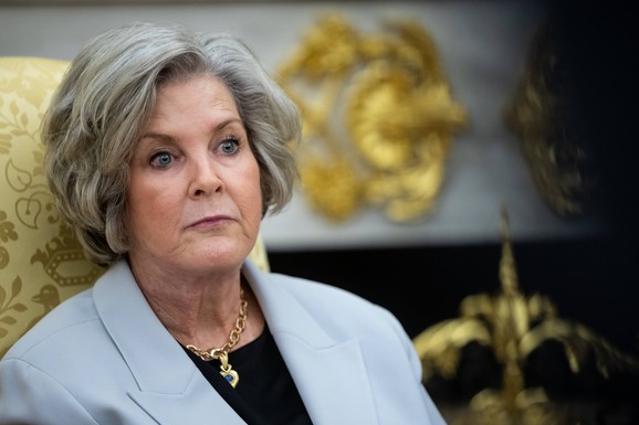 NAJMOĆNIJA ŽENA U AMERICI UPRAVO JE DETONIRALA BOMBU Dovela Trampa u Belu kuću, sad otkriva tajne od kojih se Vašington TRESE: Alkohol, droga, teorije zavere i trenutak VELIKOG BOLA