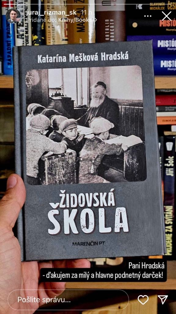 Rizman dostal od historičky knihu.