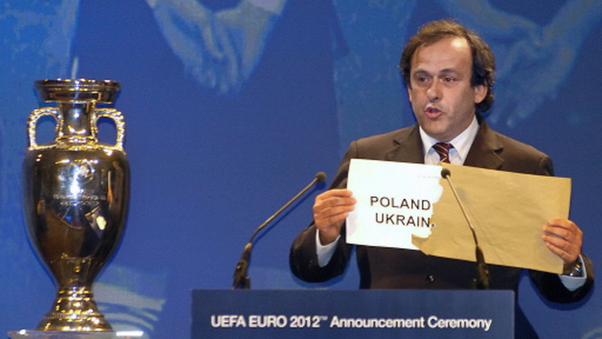 Komitet Wykonawczy Europejskiej Unii Federacji Piłkarskiej dokonał wyboru miast-organizatorów, w których odbędą się mecze mistrzostw Europy w piłce nożnej w 2012 roku. Pojedynki Euro 2012 odbędą się w Gdańsku, Warszawie, Wrocławiu i Poznaniu spośród polskich miast. UEFA nie podjęła ostatecznej decyzji ws. miast ukraińskich. Wiadomo tylko, że Euro 2012 na pewno odbędzie się w Kijowie, a odrzucone zostały Odessa i Dniepropietrowsk.