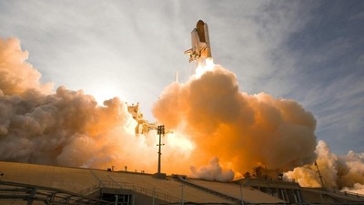 Boeing's first manned spacecraft has taken off - video