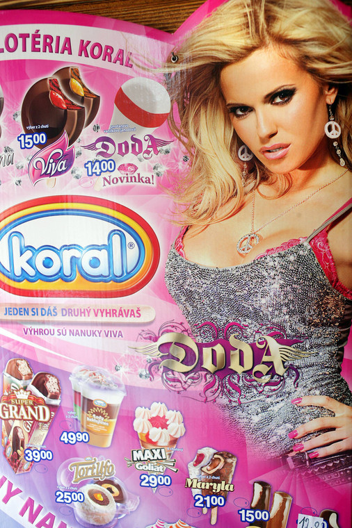 Reklama lodów Koral. Zdjęcie zrobione w 2008 r. w słowackim Popradzie