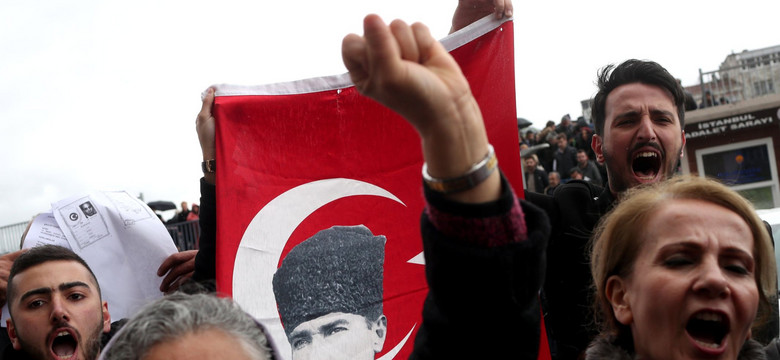 Afera z kartami wyborczymi w Turcji. Eksperci: Nie ma szans na powtórzenie głosowania