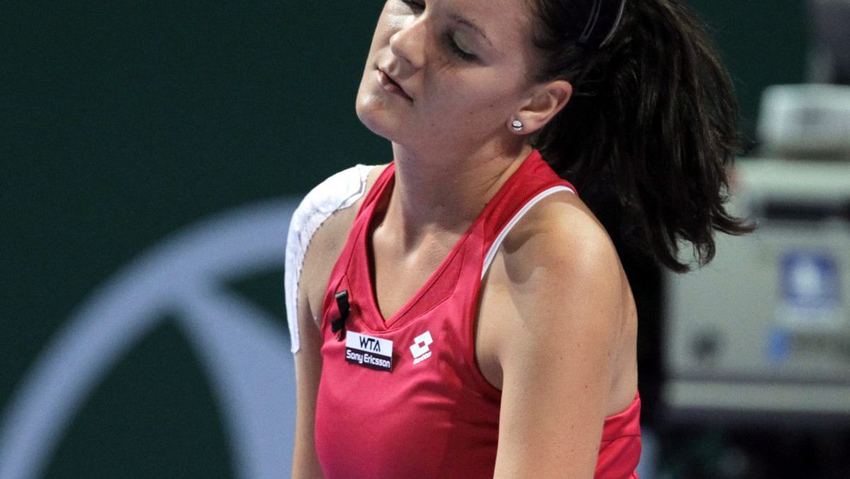Agnieszka Radwańska przegrała w dwóch setach z Petrą Kvitovą 6:7 (4-7), 3:6 i nie zdołała awansować do półfinału turnieju Masters - WTA Championships (pula nagród 4,9 mln dol.) w Stambule.