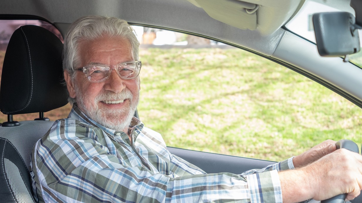 V akom veku by mal senior prestať šoférovať – jasná hranica neexistuje, no varovné signály áno. 