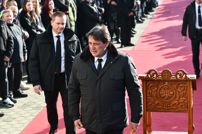 Bratislav Gašić na sahrani Dragana Markovića Palme