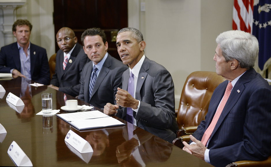 Prezydent USA Barack Obama i sekretarz stanu John Kerry na spotkaniu z grupą weteranów w celu omówienia porozumienia nuklearnego z Iranem, 10 września 2015 r.