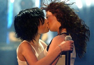 704879_t.a.t.u.-profimedia00696374931000x0