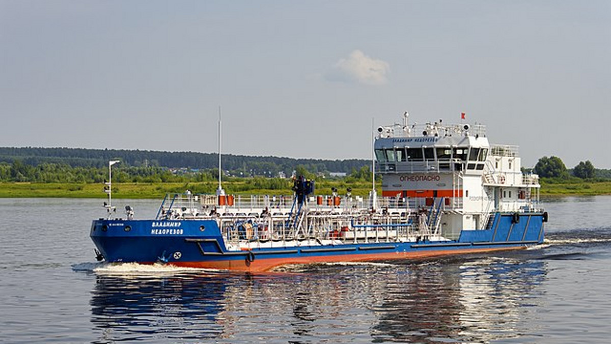 Zakaz wpływania do bułgarskich portów obejmują również te okręty, które oficjalnie pływają pod innymi banderami, ale należy do rosyjskich firm.