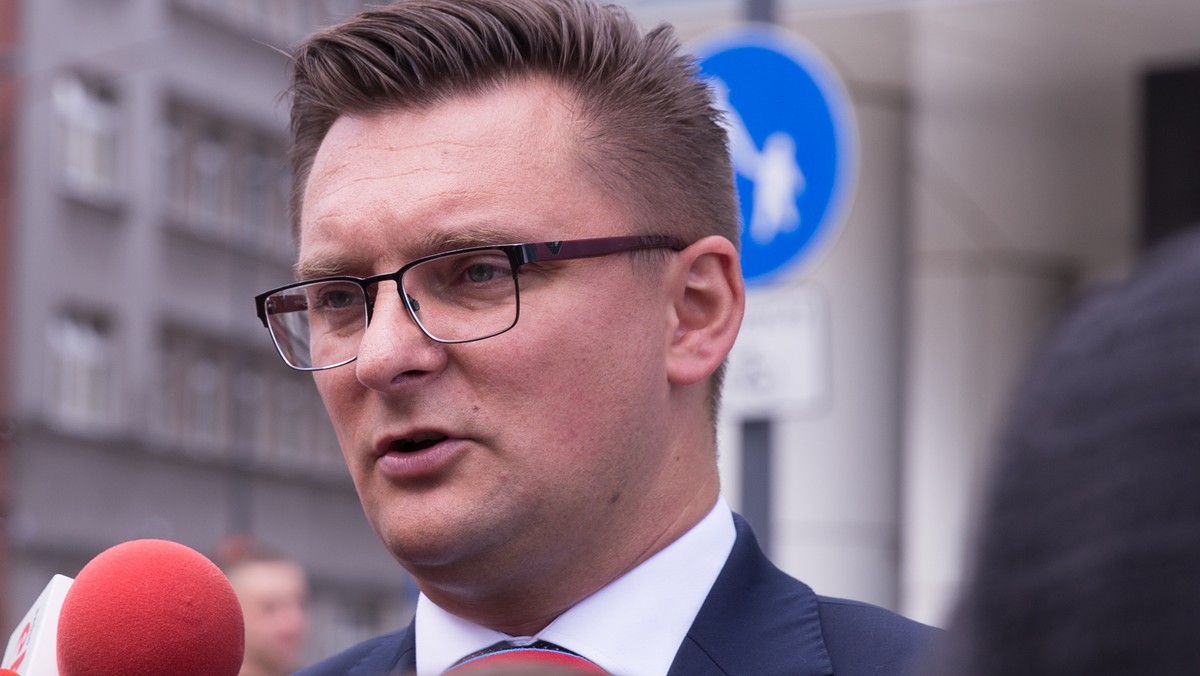 – Nikt nie lubi, jak decyduje się za niego – mówi prezydent Katowic i odcina się od deklaracji o współdziałaniu w sprawie migracji, jaką złożyli prezydenci 11 miast zrzeszonych w Unii Metropolii Polskich. Zdaniem Krupy, dokument nie był konsultowany na forum Unii i został napisany "na kolanie".