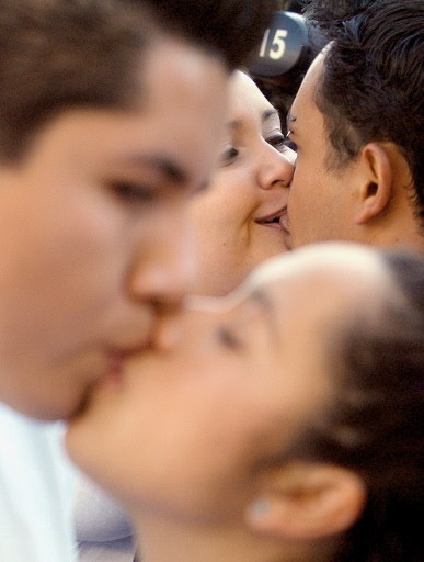 MEXICO-VALENTINE-KISS CONTEST