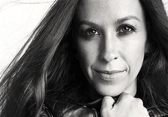 Alanis Morissette o walce z uzależnieniem, sławie i seksie