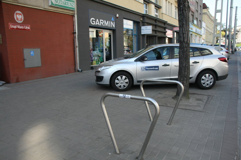 Parking przy urzędzie w Gdyni 