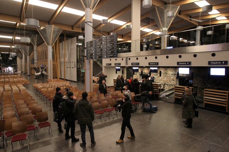 Dawniej na miejscy Regionalnego portu Olsztyn-Mazury było lotnisko wojskowe, które kosztem 204 mln zł, zostało przebudowane na potrzeby transportu cywilnego. Część kwoty na inwestycję (121 mln zł) pochodziła z Europejskiego Funduszu Rozwoju Regionalnego. 
 <br><br>fot. PAP/Tomasz Waszczuk