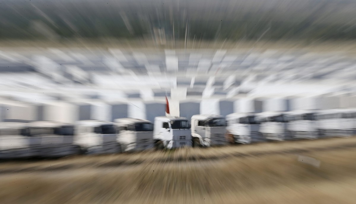 Biały konwój czeka na wjazd na Ukrainę