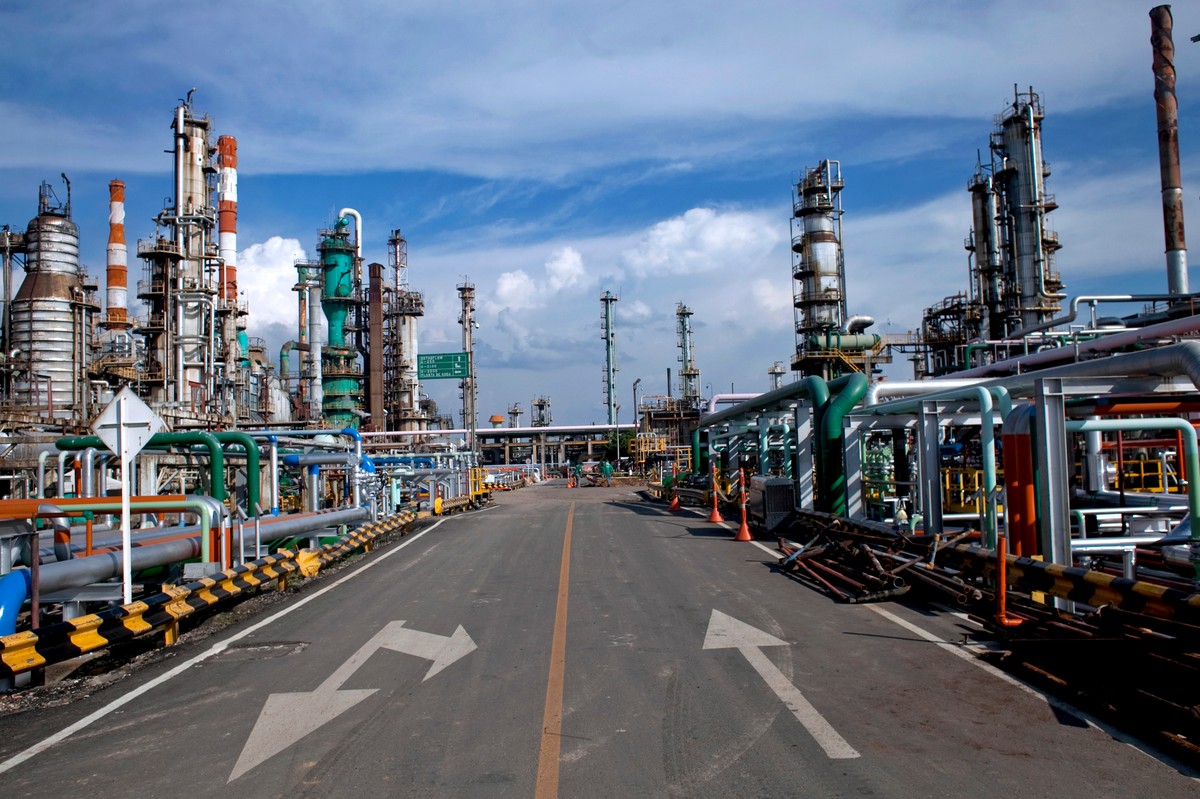 Najwięksi czescy importerzy, a więc spółki ENI, Shell oraz Unipetrol (którego właścicielem jest PKN Orlen), już zaczęli kupować ropę wyłącznie na Zachodzie.