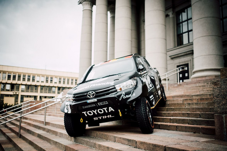 Toyota Hilux Black Hawk V litewsko-polskiego teamu Pitlane przygotowana na Rajd Dakar