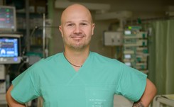 Posłaniec śmierci? Koordynator donacyjny: Słyszałem też określenia 'doktor znicz', a koleżanki to 'siostry chryzantemy'