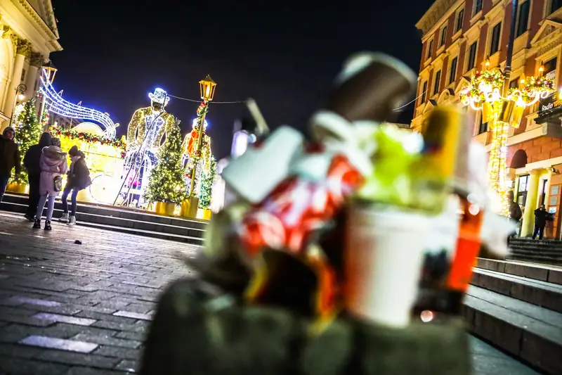 To, ile alkoholu spożywa się przy okazji świąt, widać nawet po śmietnikach na popularnych deptakach