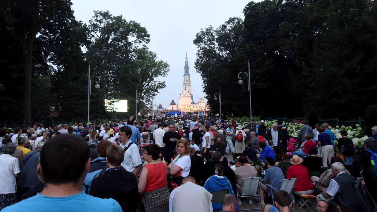 Na Jasnej Górze Franciszek odprawi dziś mszę z okazji 1050. rocznicy chrztu Polski. Wezmą w niej udział władze państwowe i kilkaset tysięcy wiernych. W Krakowie papież spotka się z młodzieżą, która przyjechała na ŚDM. Na Błonia pojedzie tramwajem razem z niepełnosprawnymi.