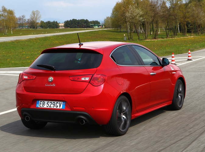 Alfa Romeo Giulietta 1750 TBI/235 KM w wersji Quadrifoglio Verde, czyli Monica Bellucci na torze