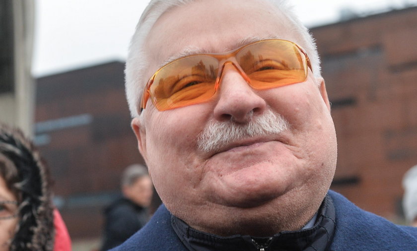 Lech Wałęsa w okularach