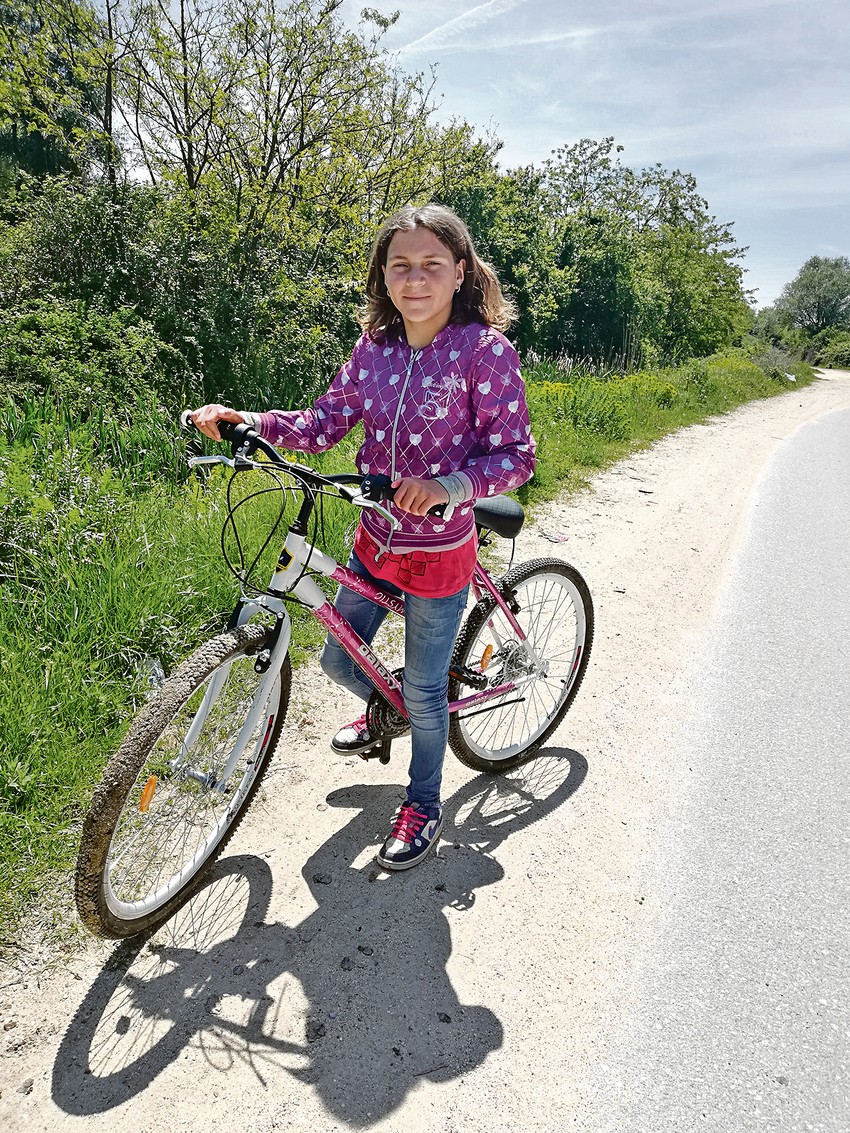 Sara na novom  biciklu sada brzo stigne do škole