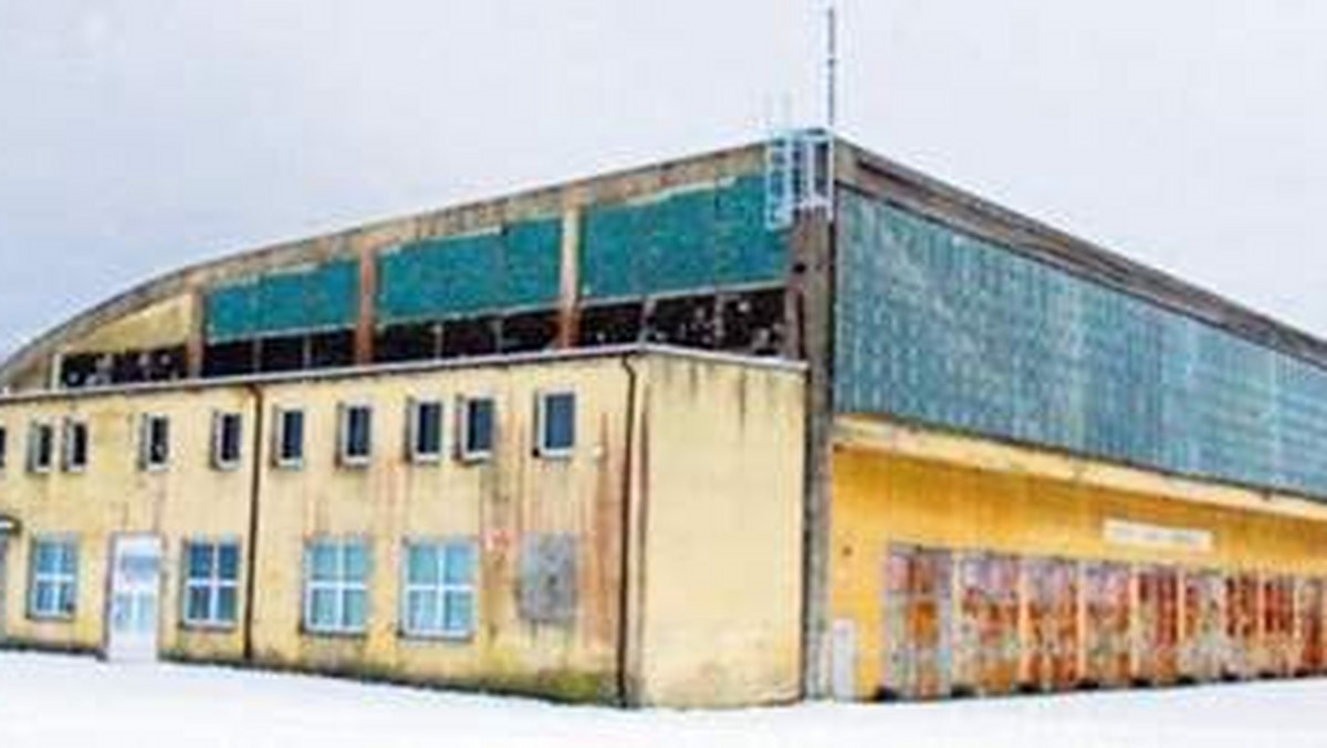 Kultowy dla miłośników lotnictwa poniemiecki hangar w Rogowie trafił do rejestru zabytków.