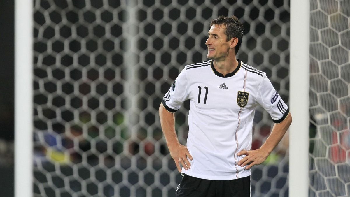 Reprezentacja Niemiec bardzo pewnie pokonała Turcję w meczu kwalifikacyjnym do Euro 2012, aplikując rywalom trzy bramki i nie tracąc żadnego gola. Joachim Loew mówił przed meczem, że to spotkanie pokaże czy jego zespół jest tak mocny jak na ostatnich mistrzostwach.