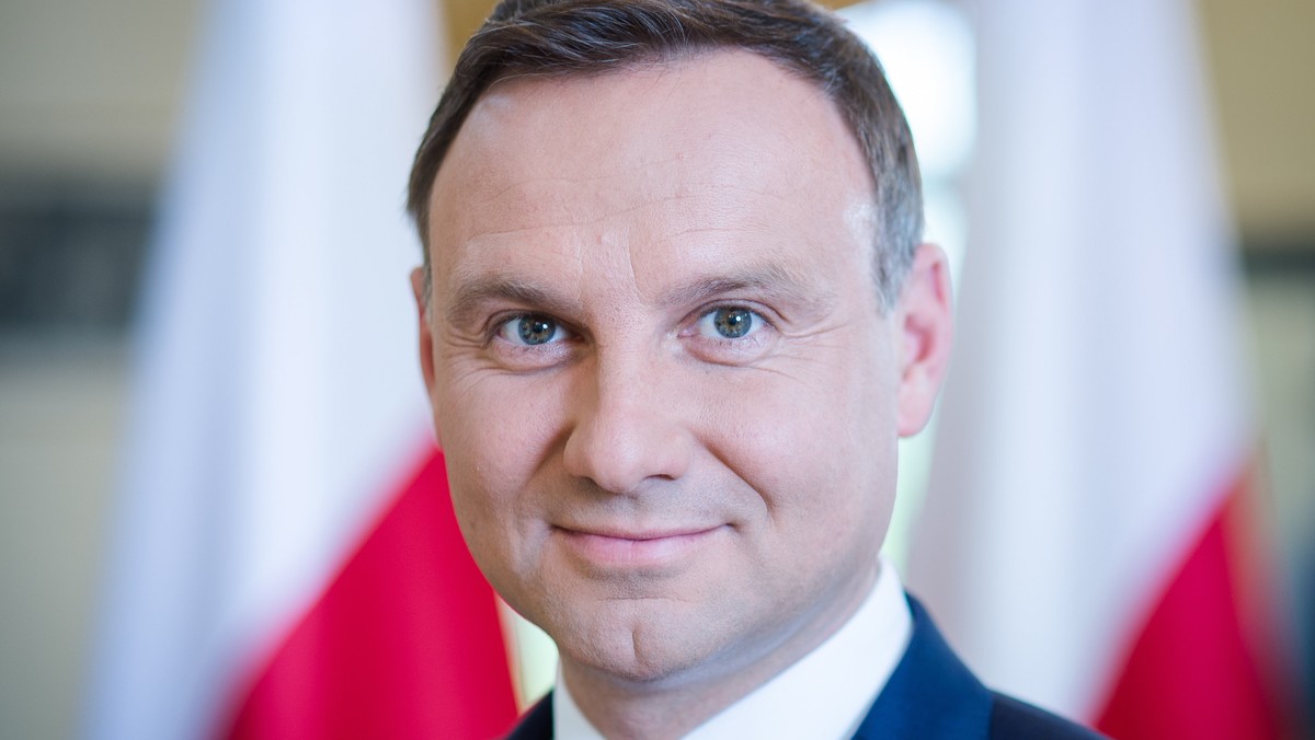 W piątek prezydent Andrzej Duda powoła swoją kancelarię - poinformowali dziś na briefingu prasowym współpracownicy prezydenta elekta, posłowie PiS: Małgorzata Sadurska i Adam Kwiatkowski. W czwartek odbędzie się zaprzysiężenie A. Dudy na urząd prezydenta RP.