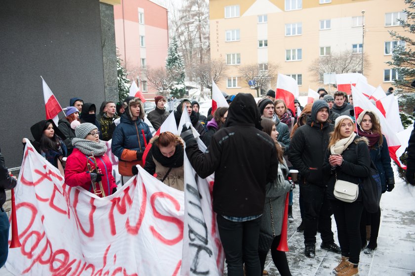 Protest w obronie szkoły