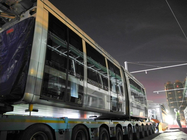 Dubaj - transport tramwaju z portu