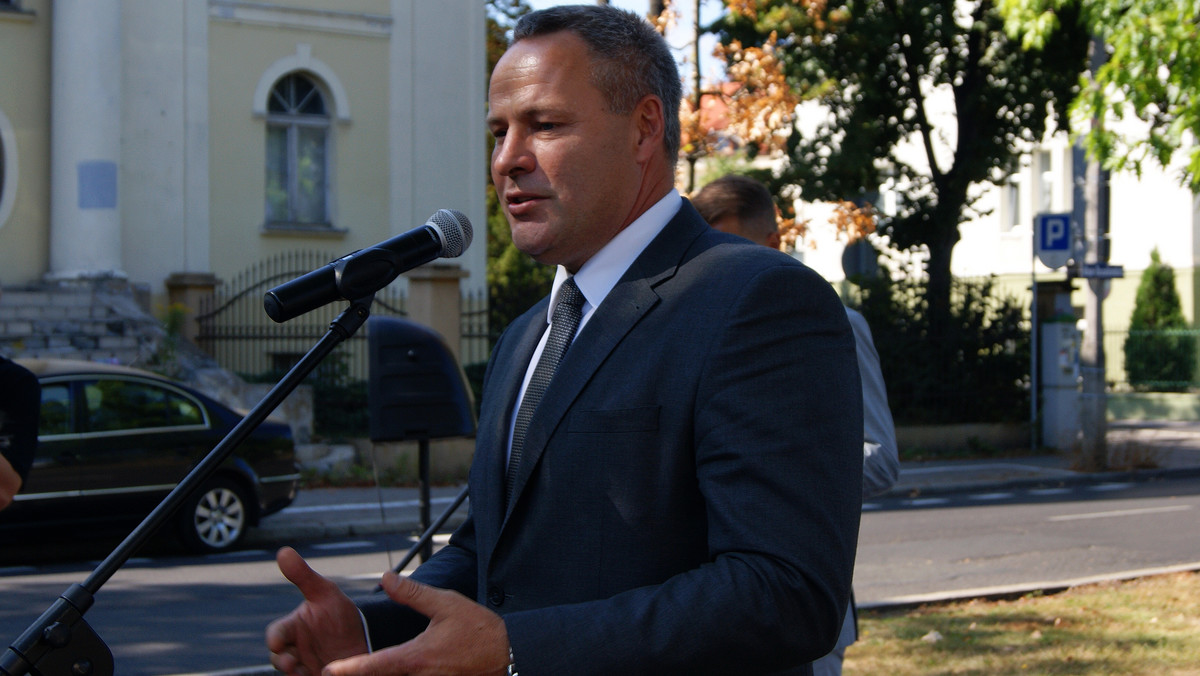 Dzisiejszy dzień był walką na konferencje i oświadczenia między politykami PO i PiS z Bydgoszczy. Pierwsi proszą, by rząd wpisał ważne dla miasta inwestycje do przyszłorocznego budżetu, drudzy wypominają niedociągnięcia poprzedniego rządu i przekonują, że zrobili już dużo dla miasta.