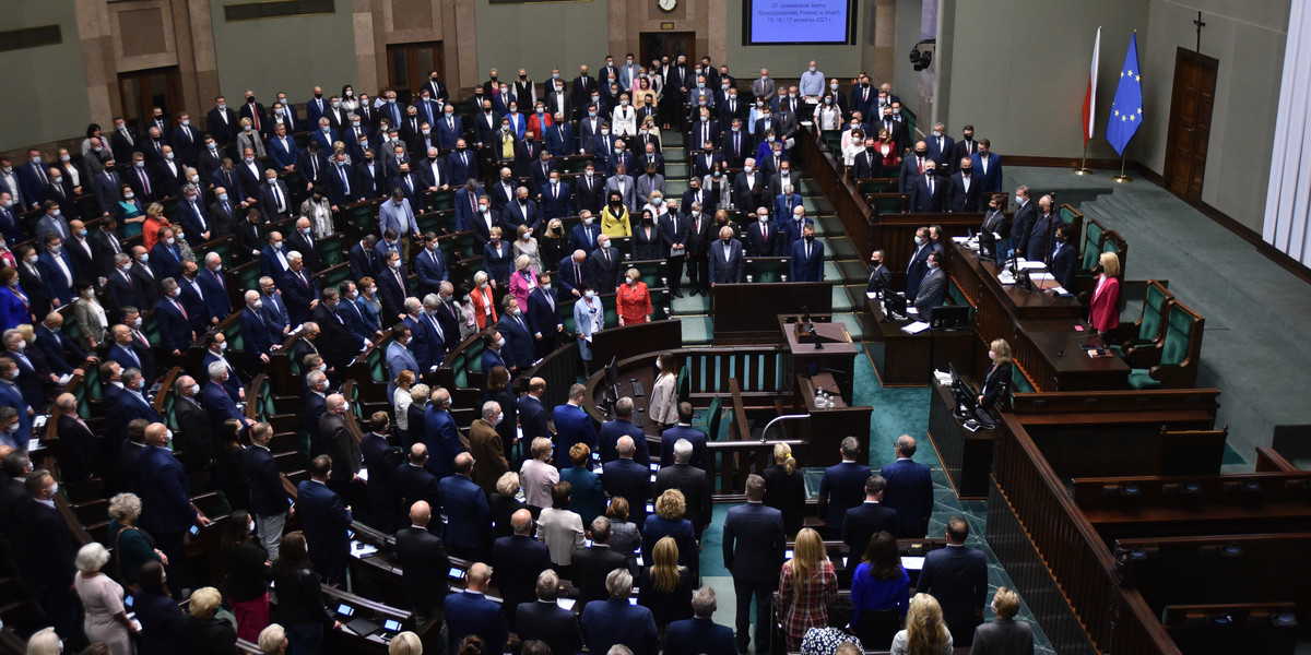 Posłowie mają rozmawiać dziś o zmianie budżetu na 2021 rok.