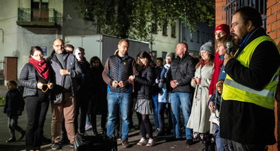 Cichy protest wiernych przed sosnowiecką kurią. "Dąbrowa Górnicza nie zaczęła się wczoraj"