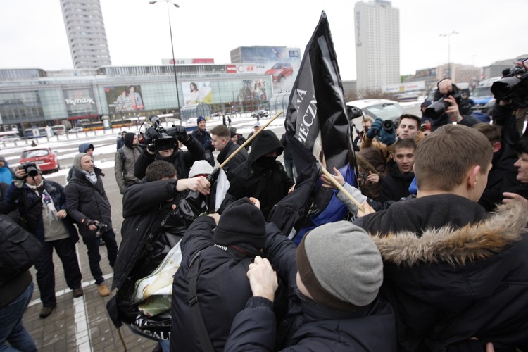 Starcia z narodowcami