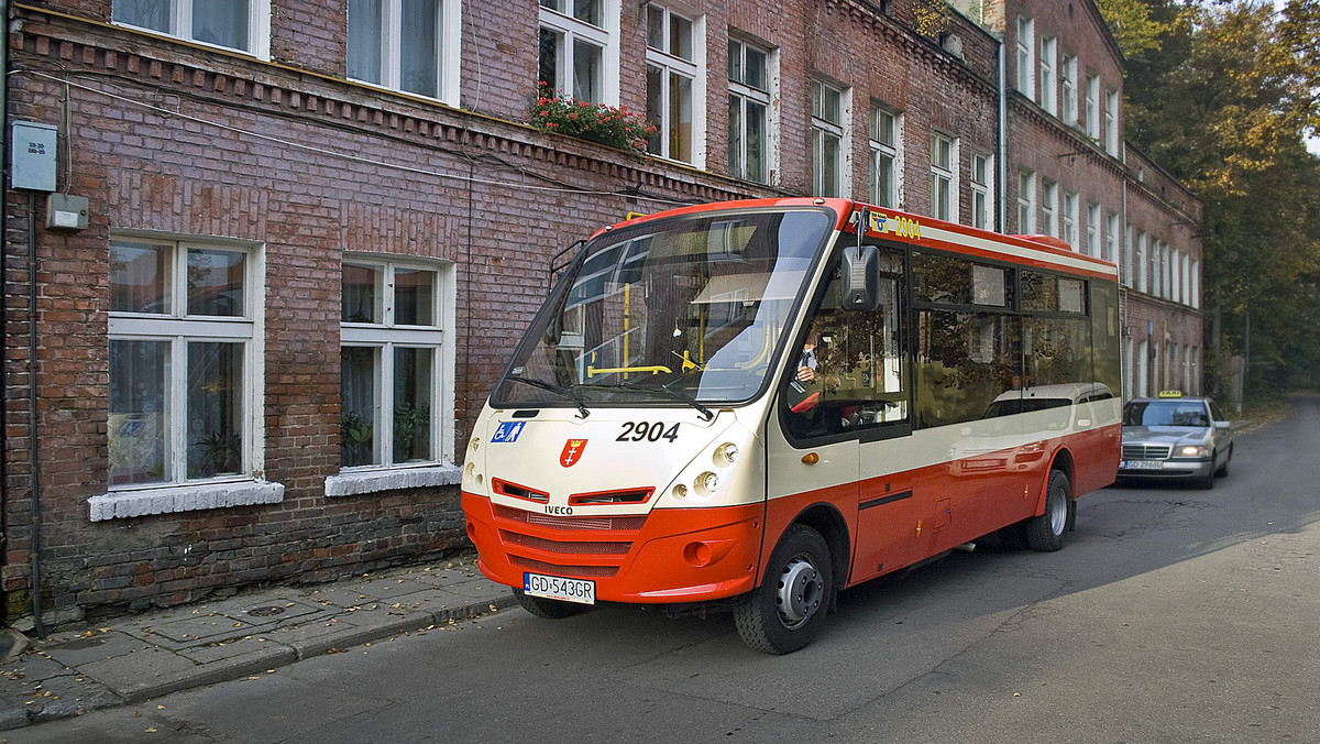 Sześć nowych minibusów obsługiwać będzie trasę linii autobusowej nr 100, która już w sobotę zostanie uruchomiona przez ZTM w centrum Gdańska. Linia obsługiwać będzie pasażerów podróżujących przez historyczną część miasta - od Dworca Głównego przez Stare i Główne Miasto, aż po Targ Rybny.