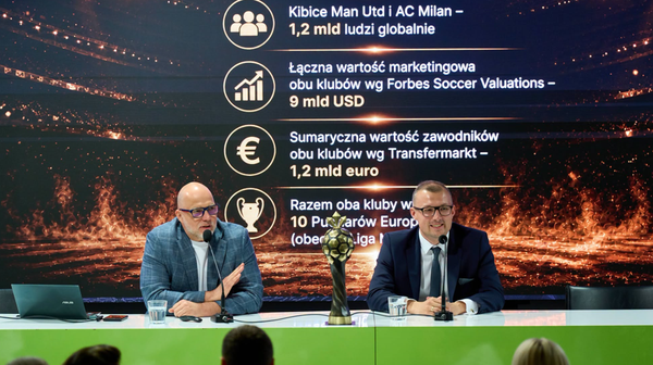 – Mecz Manchester United vs AC Milan to ogromne wyzwanie organizacyjne, ale też wielkie święto piłki nożnej i ogromna promocja miasta. Wrocław już nie raz pokazał, że sprawdza się przy organizacji takich wydarzeń – podkreśla wiceprezydent Mateusz Żak (z prawej).