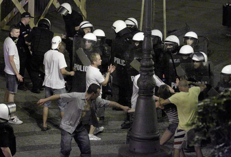 Starcia psudokibiców z policją