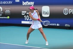 Iga Świątek jak walec. Camila Giorgi rozjechana w 2. rundzie turnieju w Miami [WIDEO]
