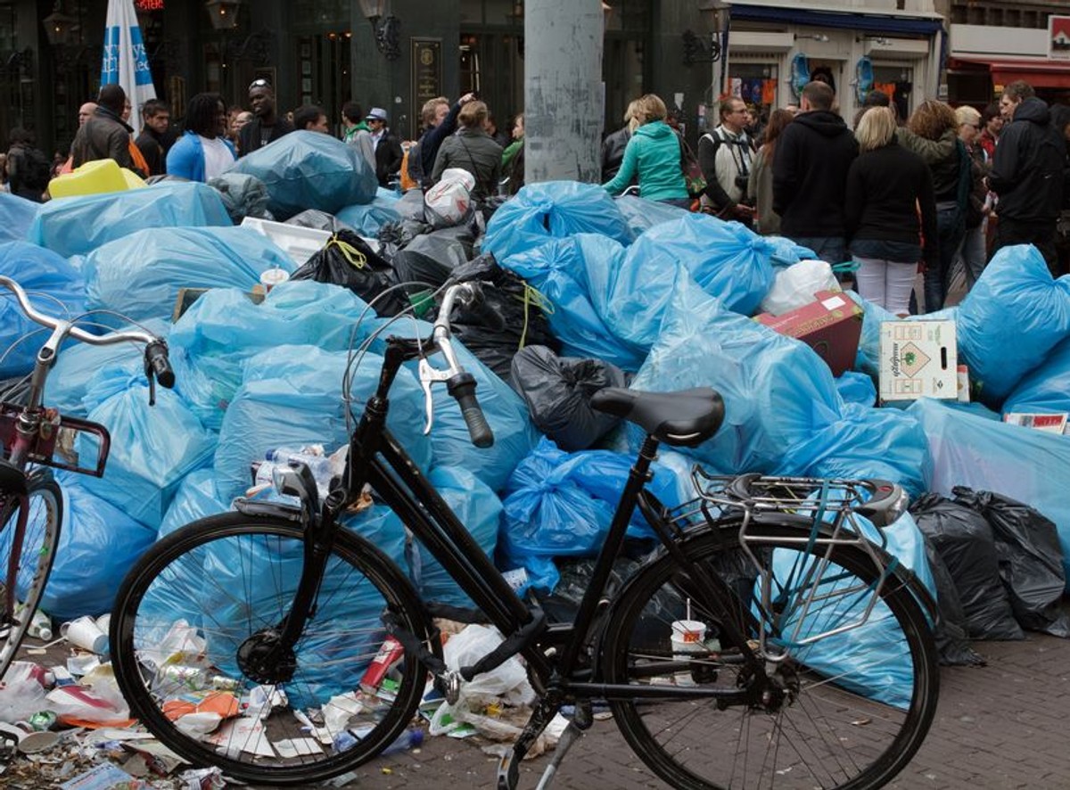 Śmieci na ulicach Amsterdamu