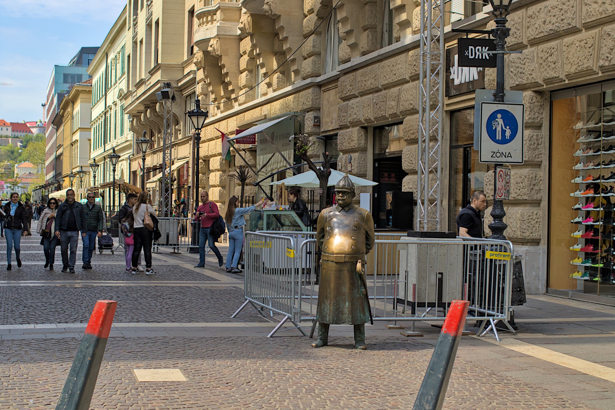 Socha slávneho policajta v Budapešti.