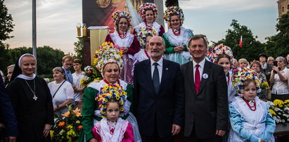 Nie pozwolili ustawić figury. Macierewicz jednak przyjechał